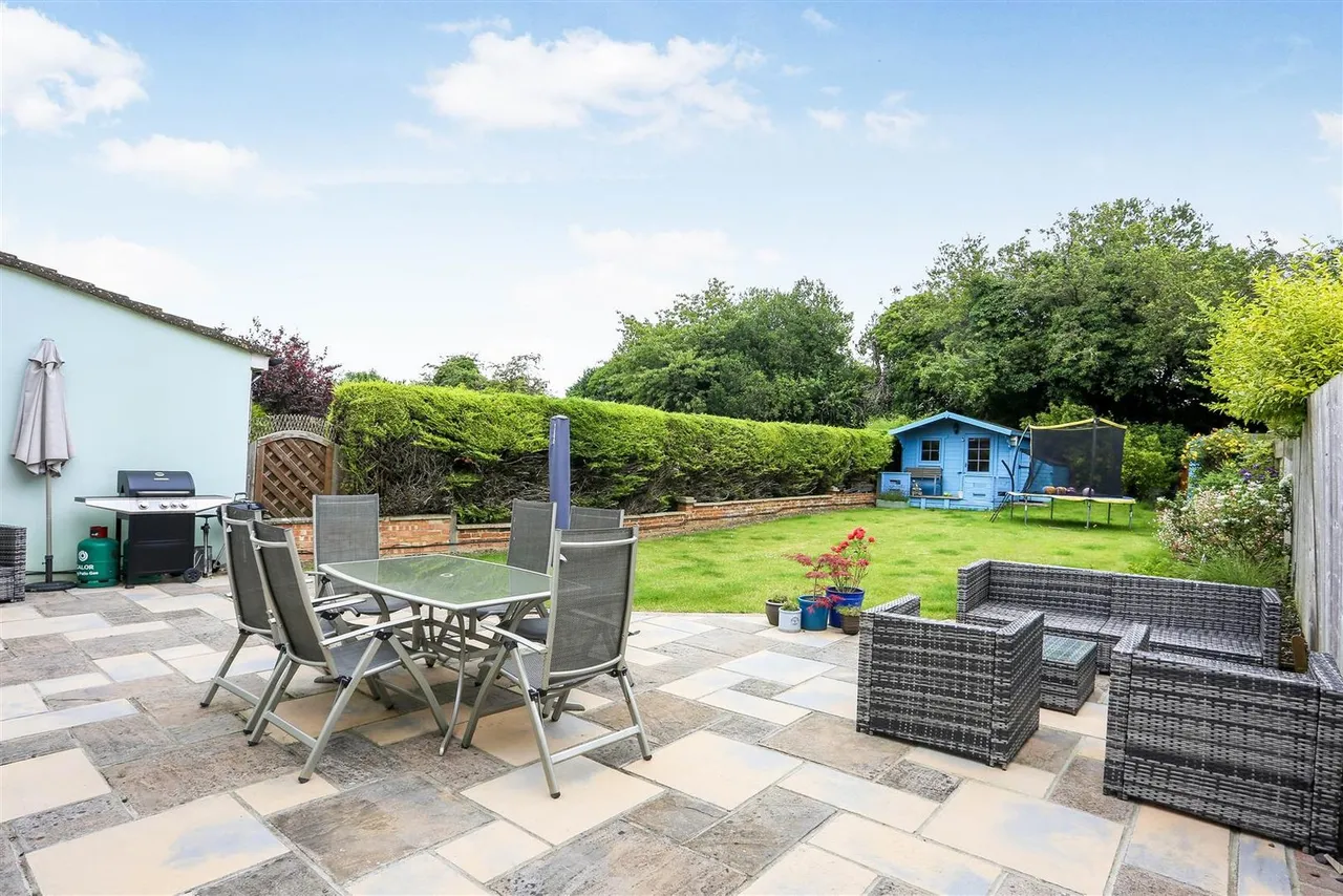 Commonfield Road, Banstead, SM7 2JY, photo 11