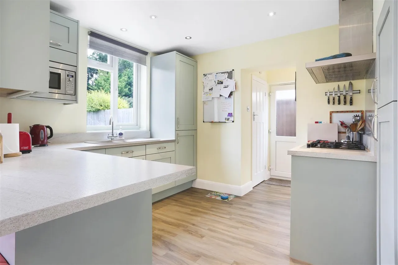 Commonfield Road, Banstead, SM7 2JY, photo 5