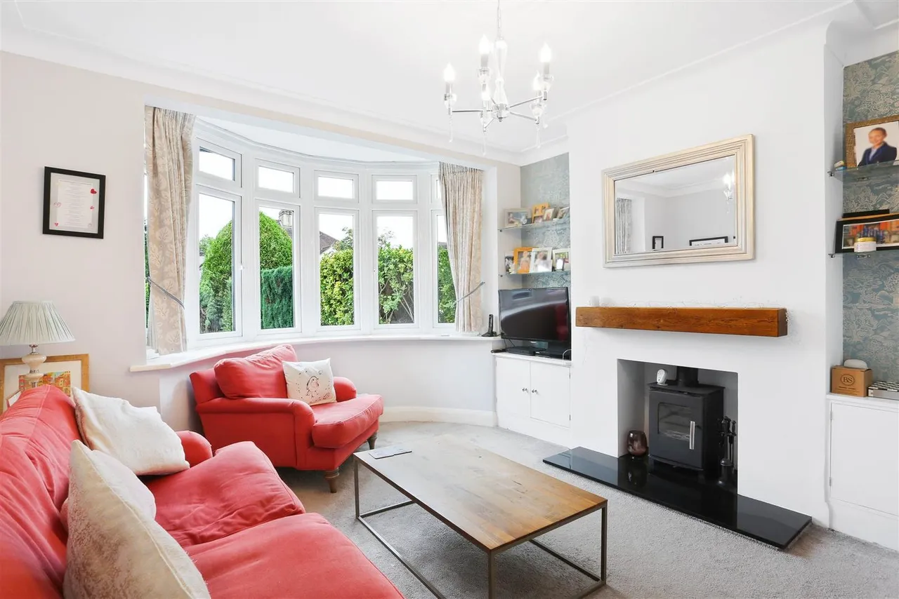 Commonfield Road, Banstead, SM7 2JY, photo 2