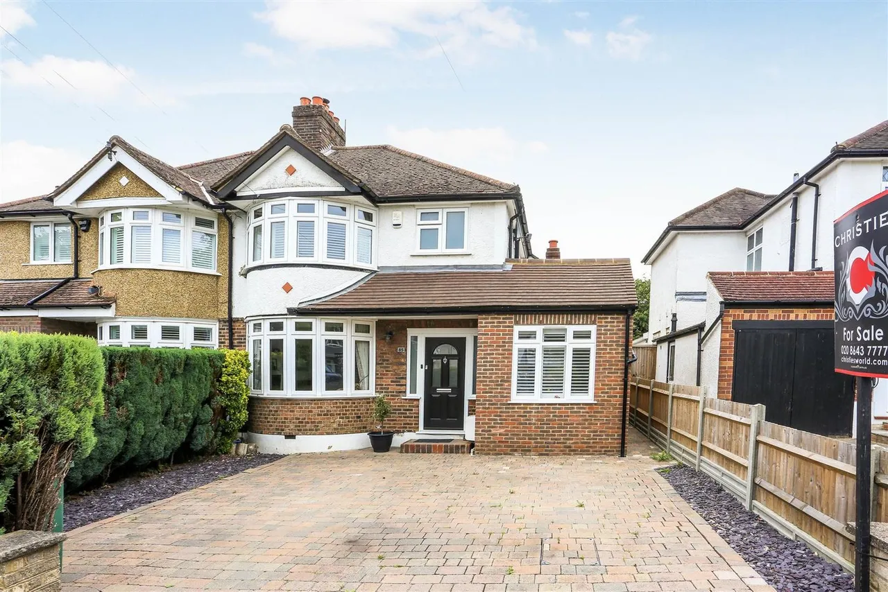 4 bed house for sale — Commonfield Road, Banstead, SM7 2JY