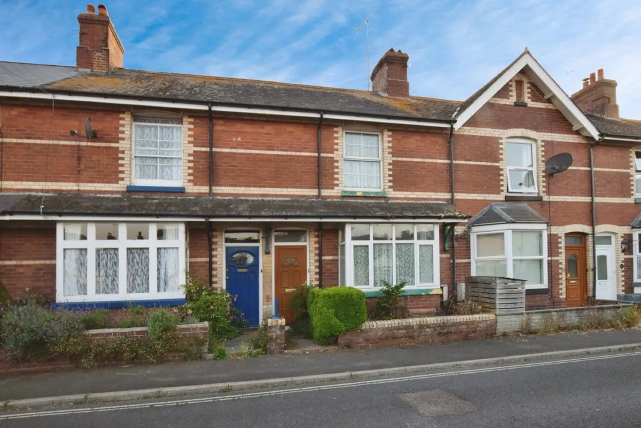 3 bed house for sale — Courtenay Terrace