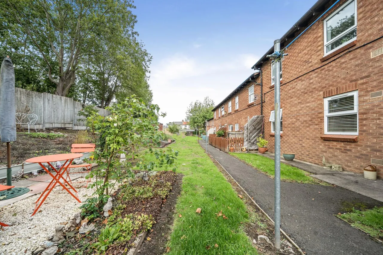 Snedshill Way, Snedshill, TF2, photo 19
