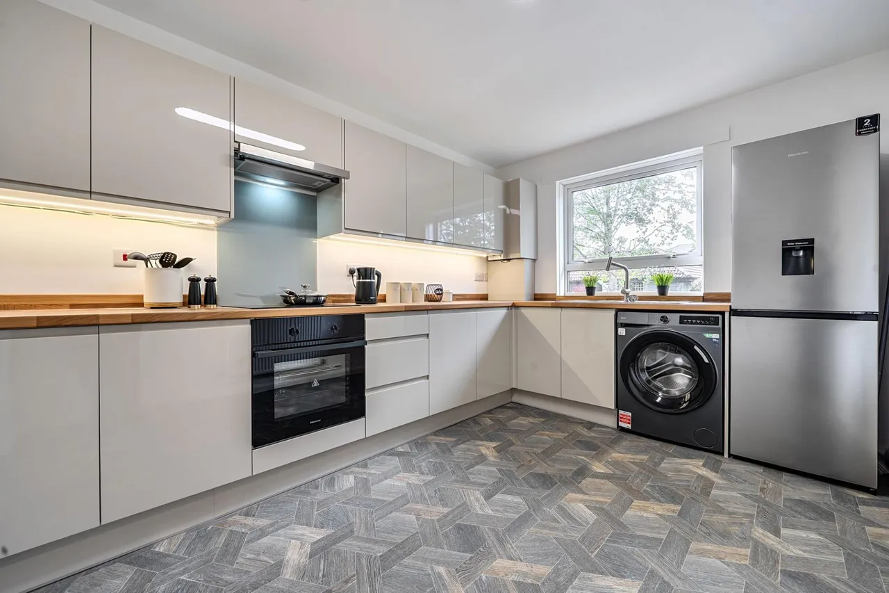 Snedshill Way, Snedshill, TF2, photo 2