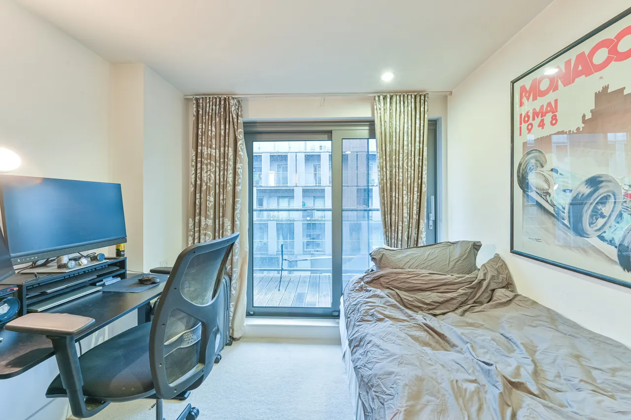 402 West Carriage House, Royal Carriage Mews, London, photo 6