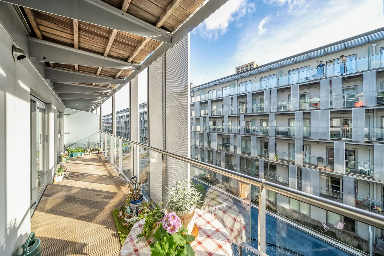 402 West Carriage House, Royal Carriage Mews, London, photo 4