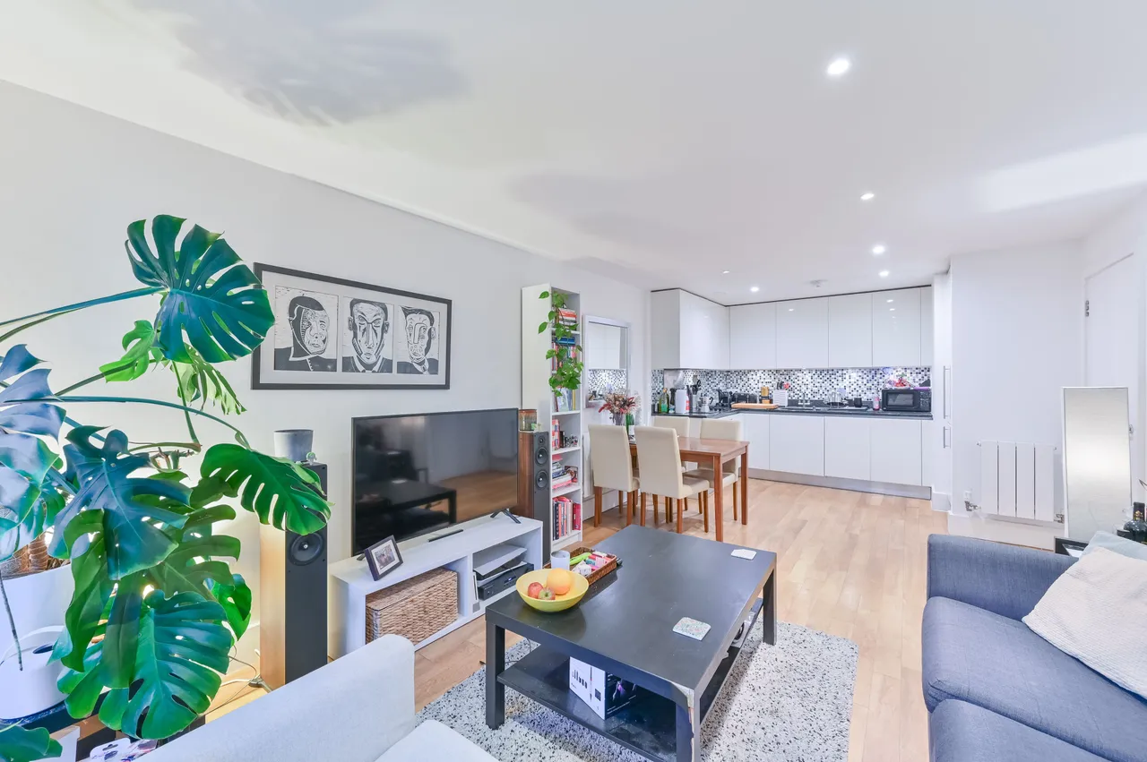 402 West Carriage House, Royal Carriage Mews, London, photo 11