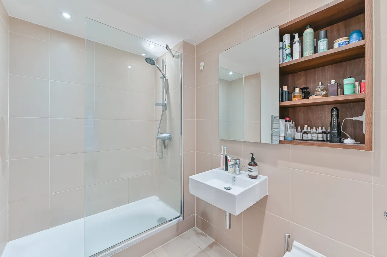 402 West Carriage House, Royal Carriage Mews, London, photo 7