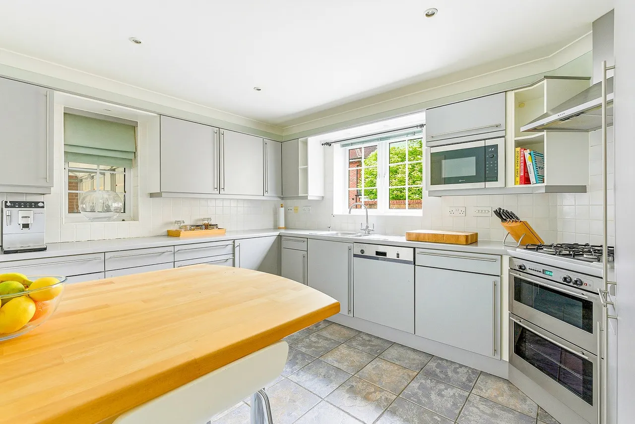 Patterson Court, Wooburn Green, HP10, photo 6