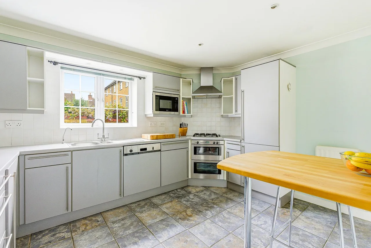 Patterson Court, Wooburn Green, HP10, photo 3
