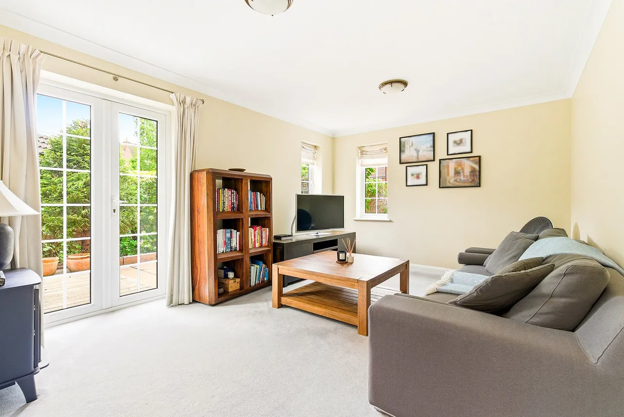 Patterson Court, Wooburn Green, HP10, photo 2