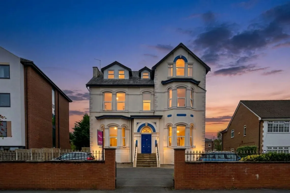 2 bed flat for sale, Park Road, PR9