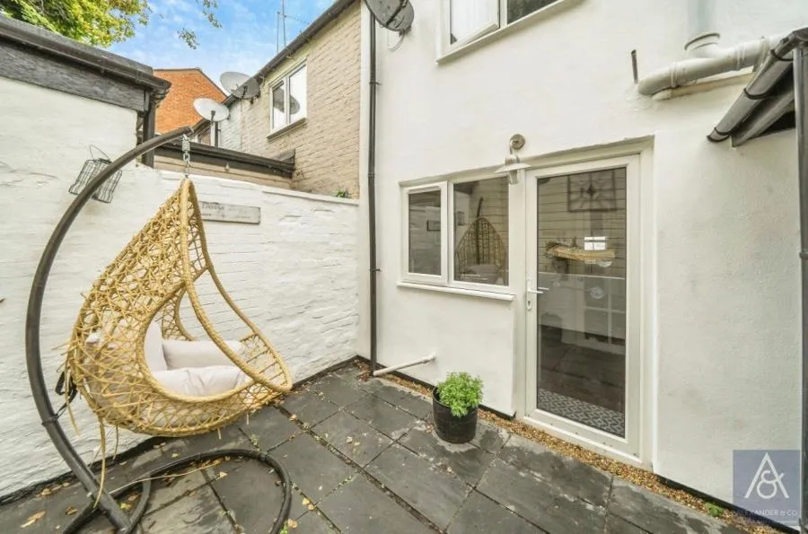 Mitre Street, Buckingham, MK18, photo 13