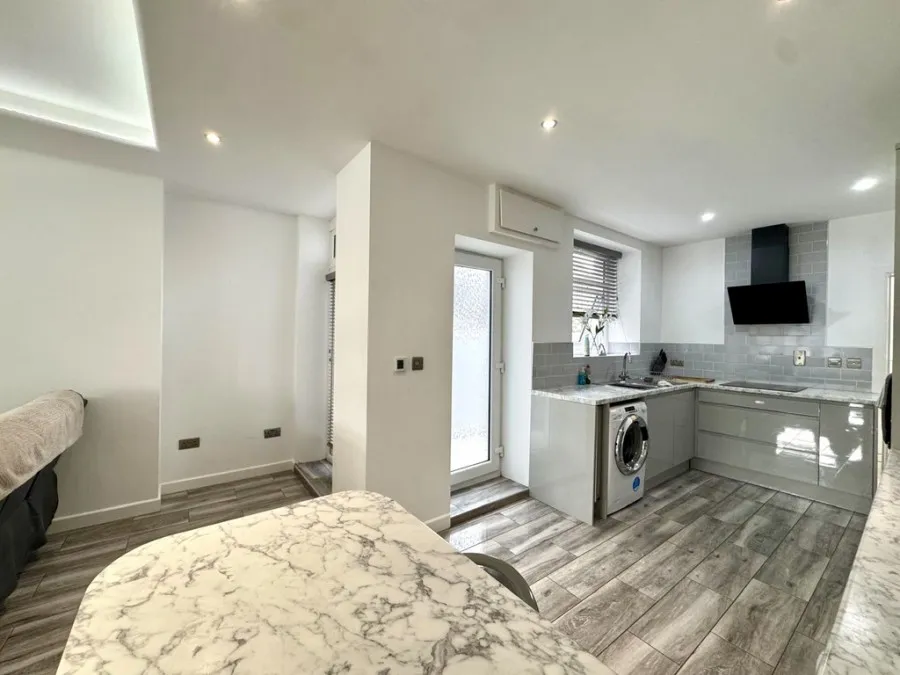 Willow Cottage, Troedyrhiw, CF48, photo 14