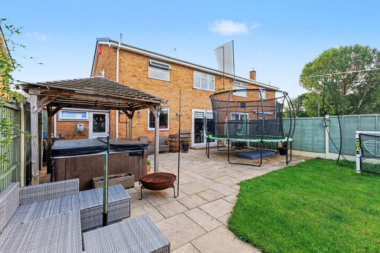 Meadow Road, South Littleton, WR11, photo 17