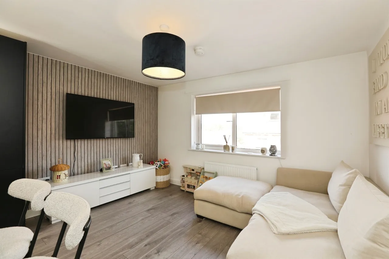Thistly Field, East Grinstead, RH19, photo 3
