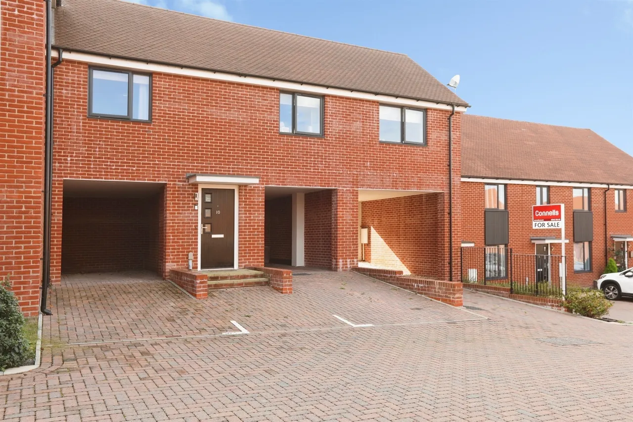 Thistly Field, East Grinstead, RH19, photo 2