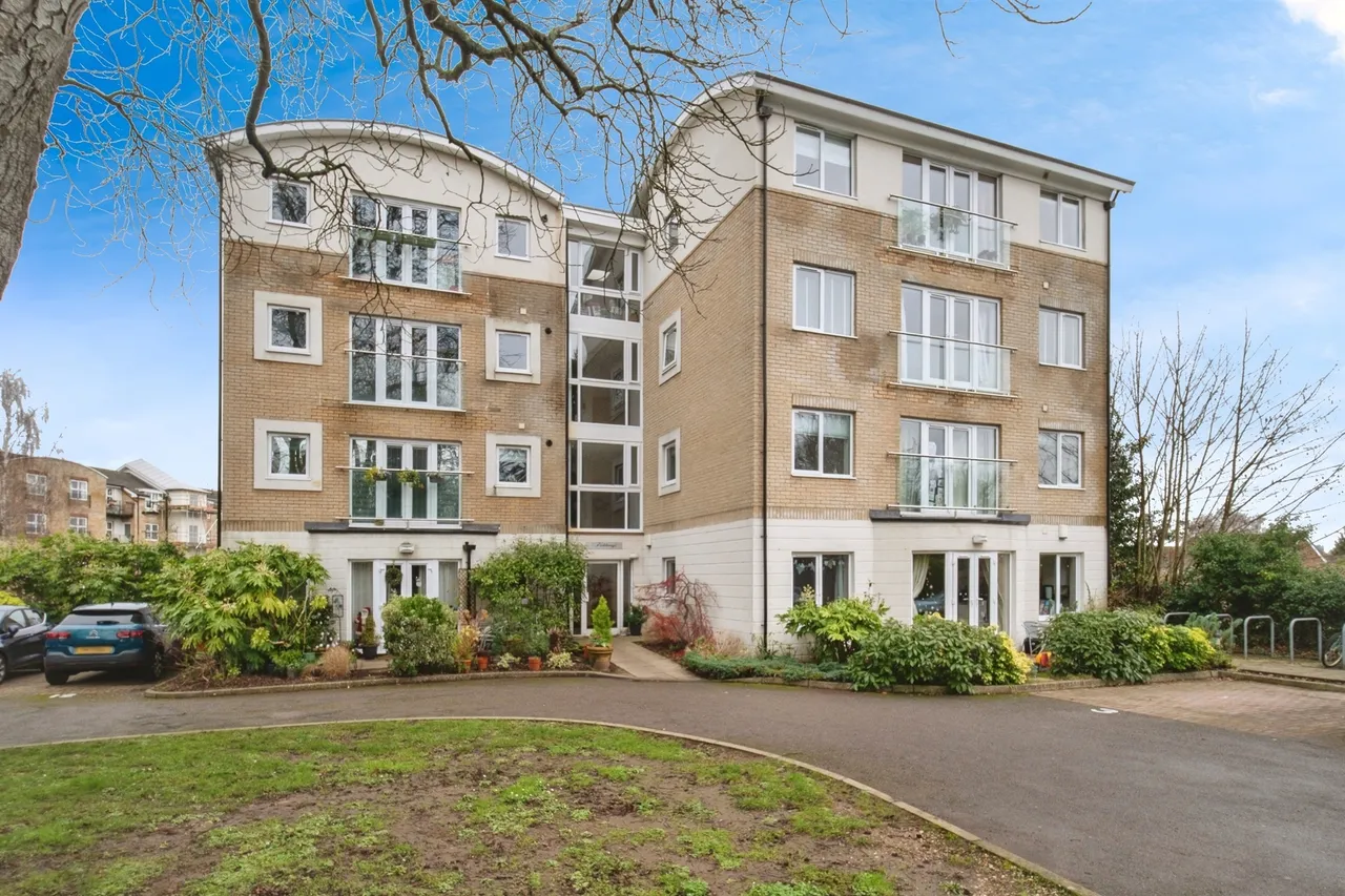 2 bed flat for sale — Russell Road, Basingstoke