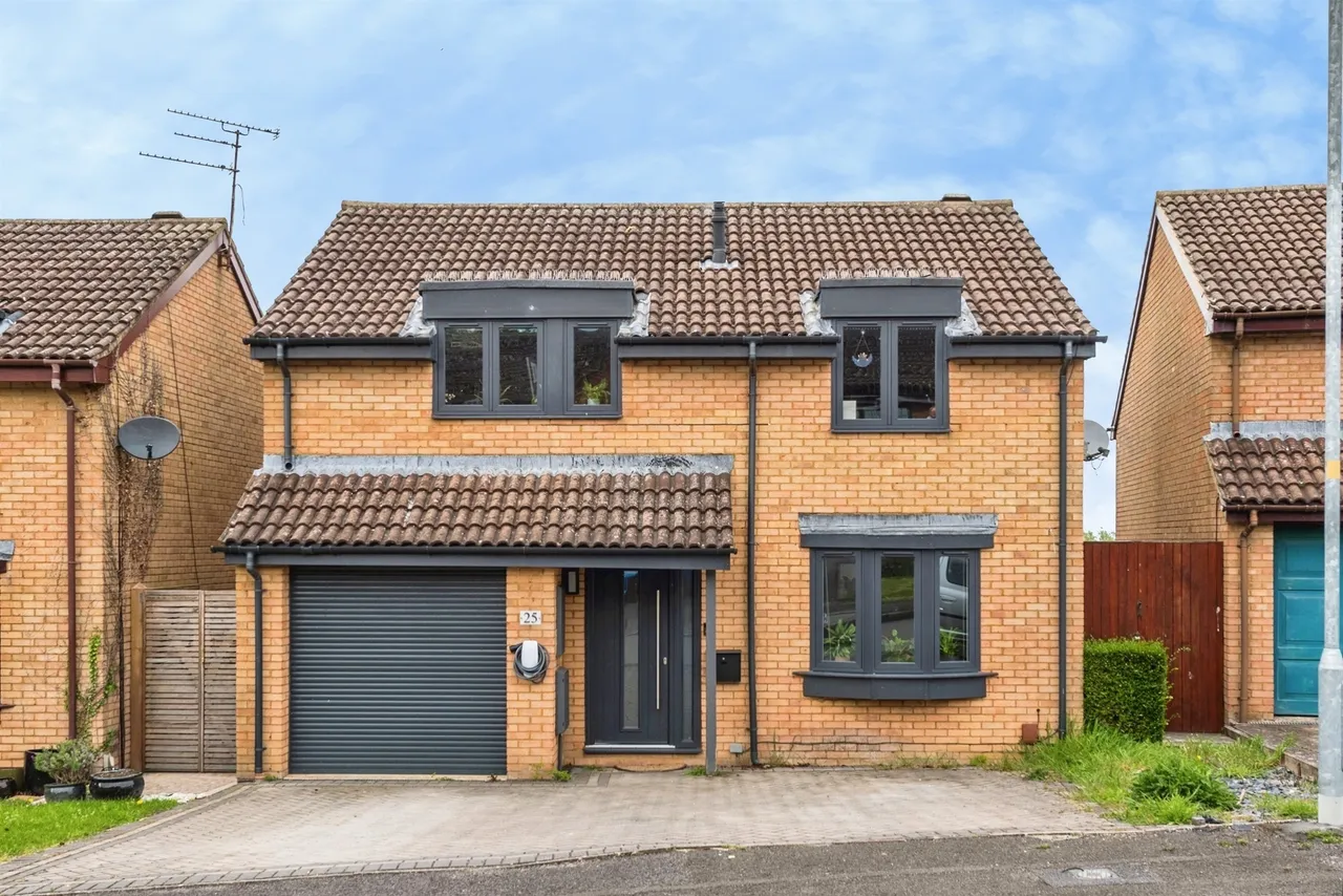 4 bed house for sale — Southernwood Drive, Swindon