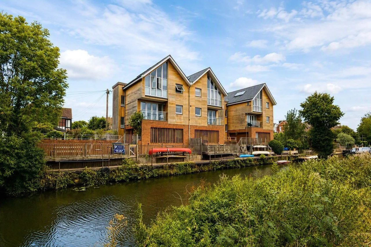 3 bed house for sale, Barden Road, Tonbridge, TN9