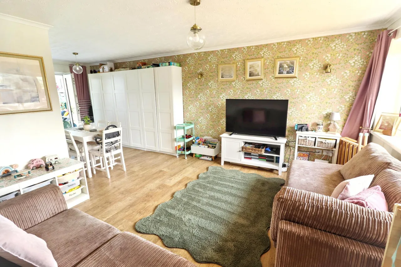 Ash Court, Donington, PE11, photo 2