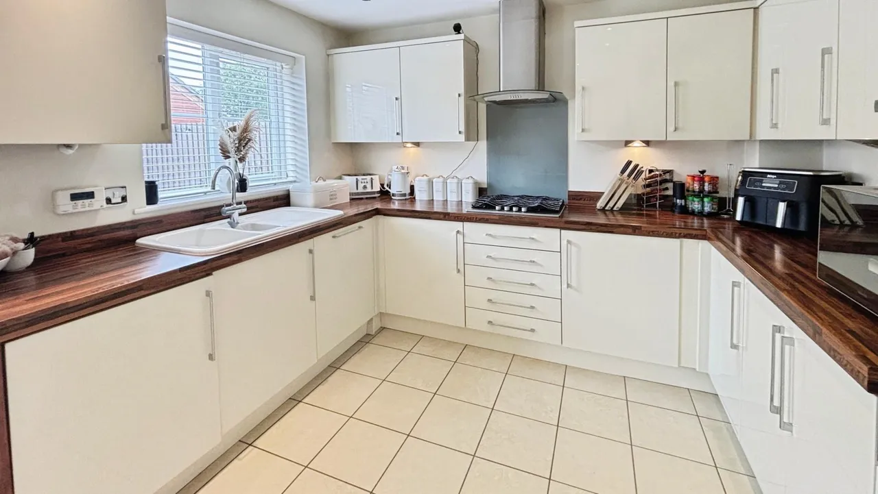 Jubilee Close, Cherry Willingham, LN3, photo 2