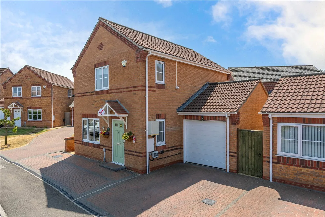 3 bed house for sale — Finch Drive, Sleaford, Lincolnshire, NG34