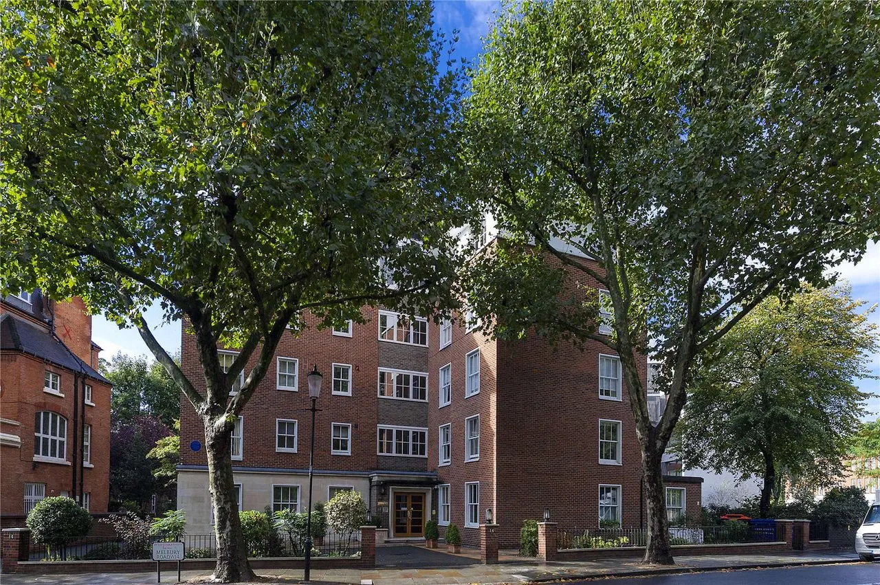 3 bed flat for sale — Melbury Road, London, W14 8LS