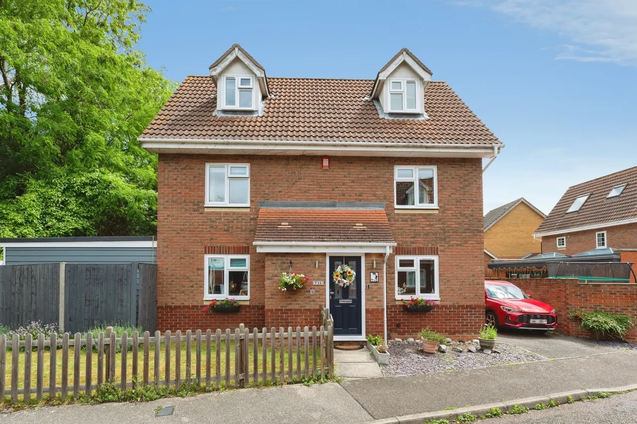 4 bed house for sale, Gunning Road, Grays, RM17