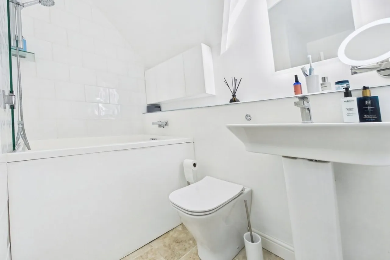 Bouverie Road West, Folkestone, photo 10