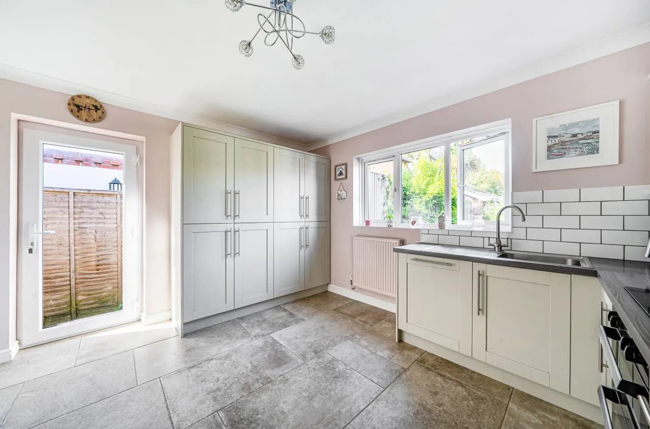 Holmwood Close, West Wittering, PO20, photo 3