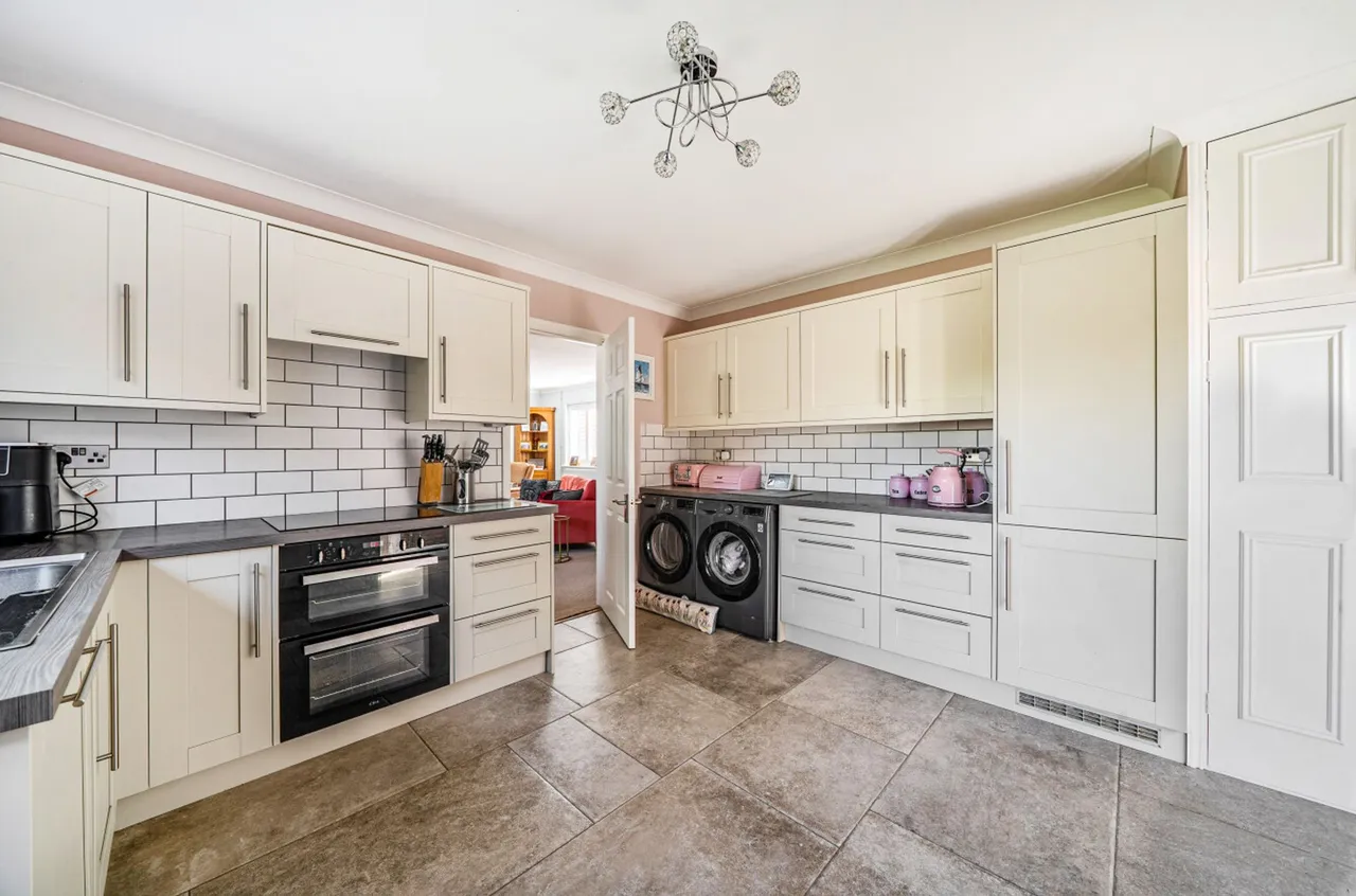 Holmwood Close, West Wittering, PO20, photo 5