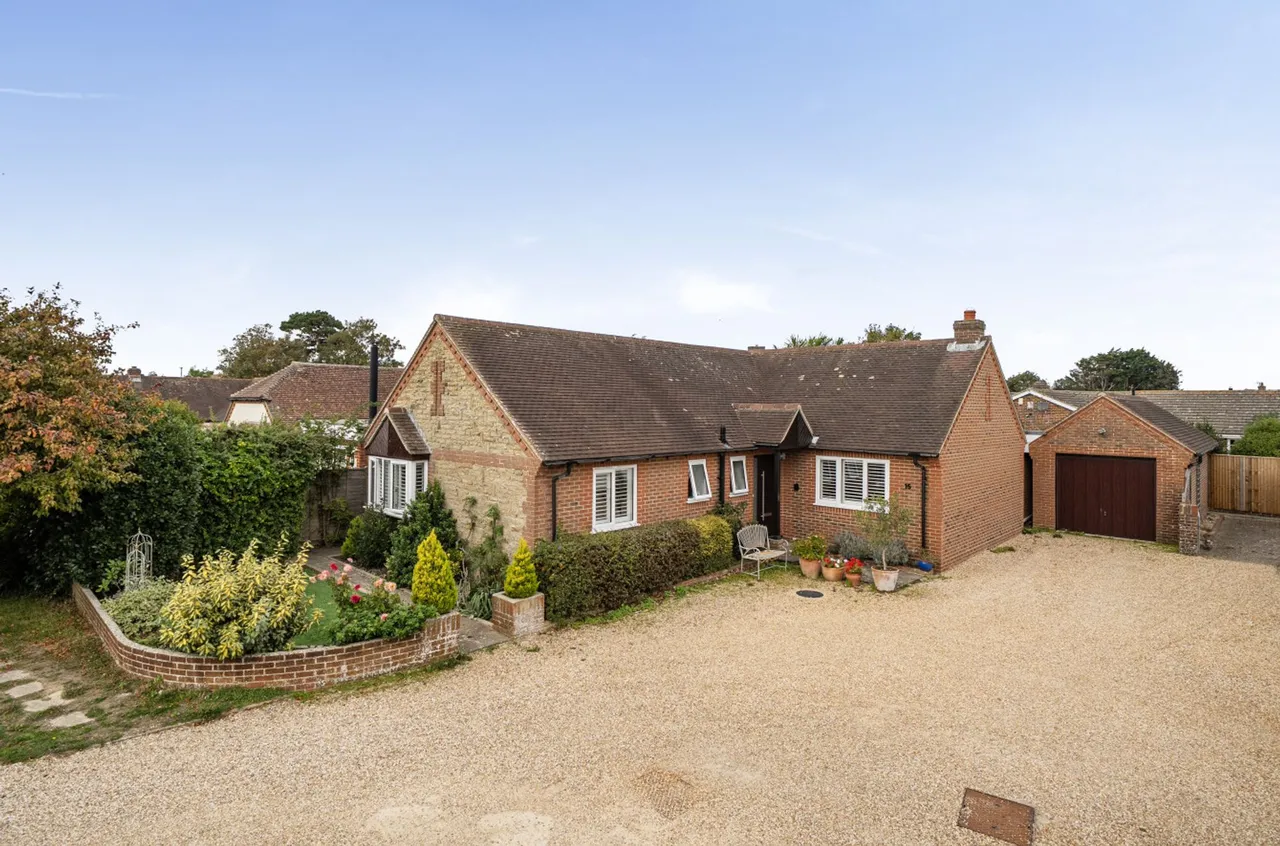 3 bed property for sale, Holmwood Close, West Wittering, PO20