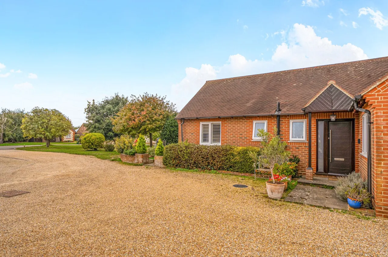 Holmwood Close, West Wittering, PO20, photo 19