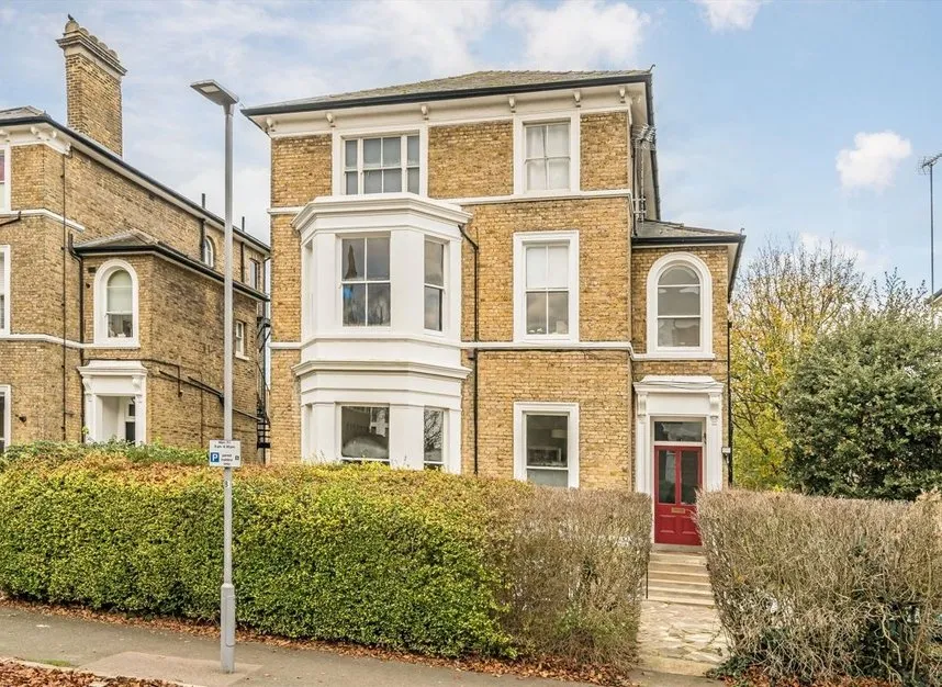 2 bed flat for sale — Adelaide Road, Surbiton, KT6