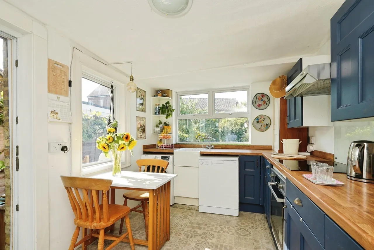 Warren Road, Folkestone, Kent, CT19, photo 3