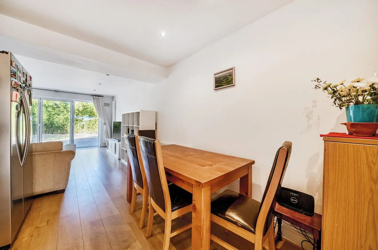 Alexandra Avenue, Camberley, photo 11
