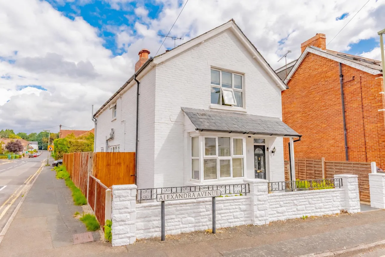 Alexandra Avenue, Camberley, photo 13