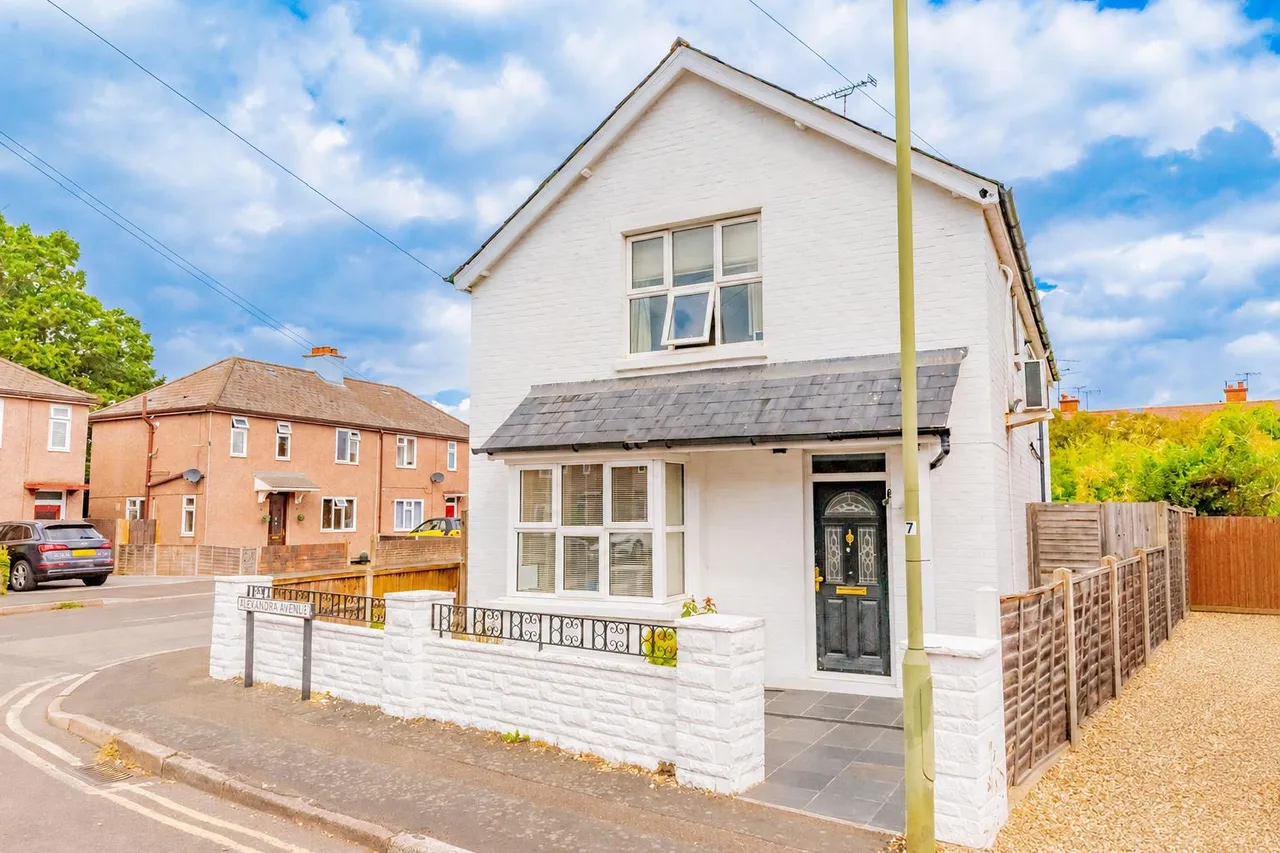 4 bed house for sale, Alexandra Avenue, Camberley