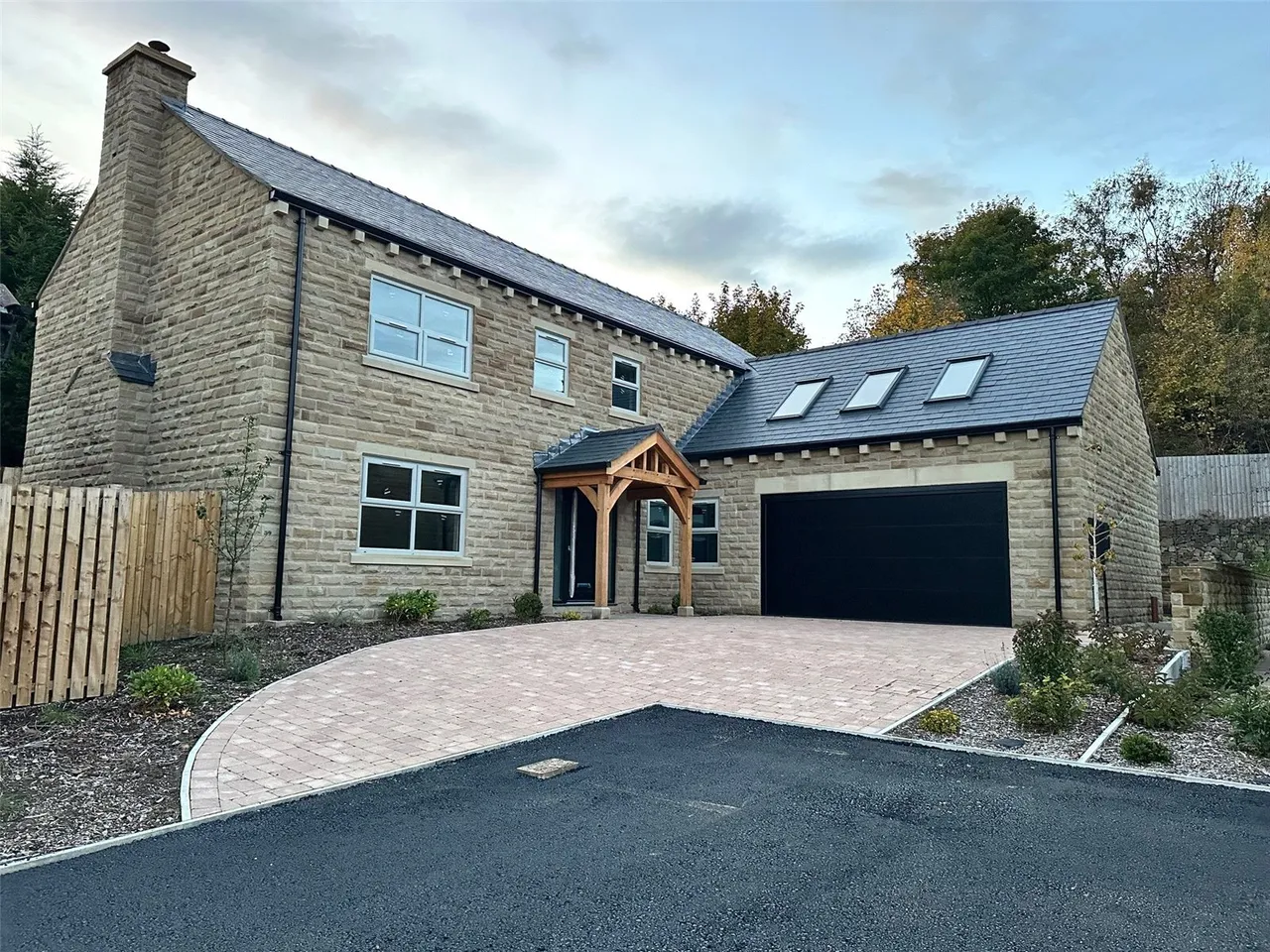 5 bed house for sale, Leeds Road, Howden Clough, WF17
