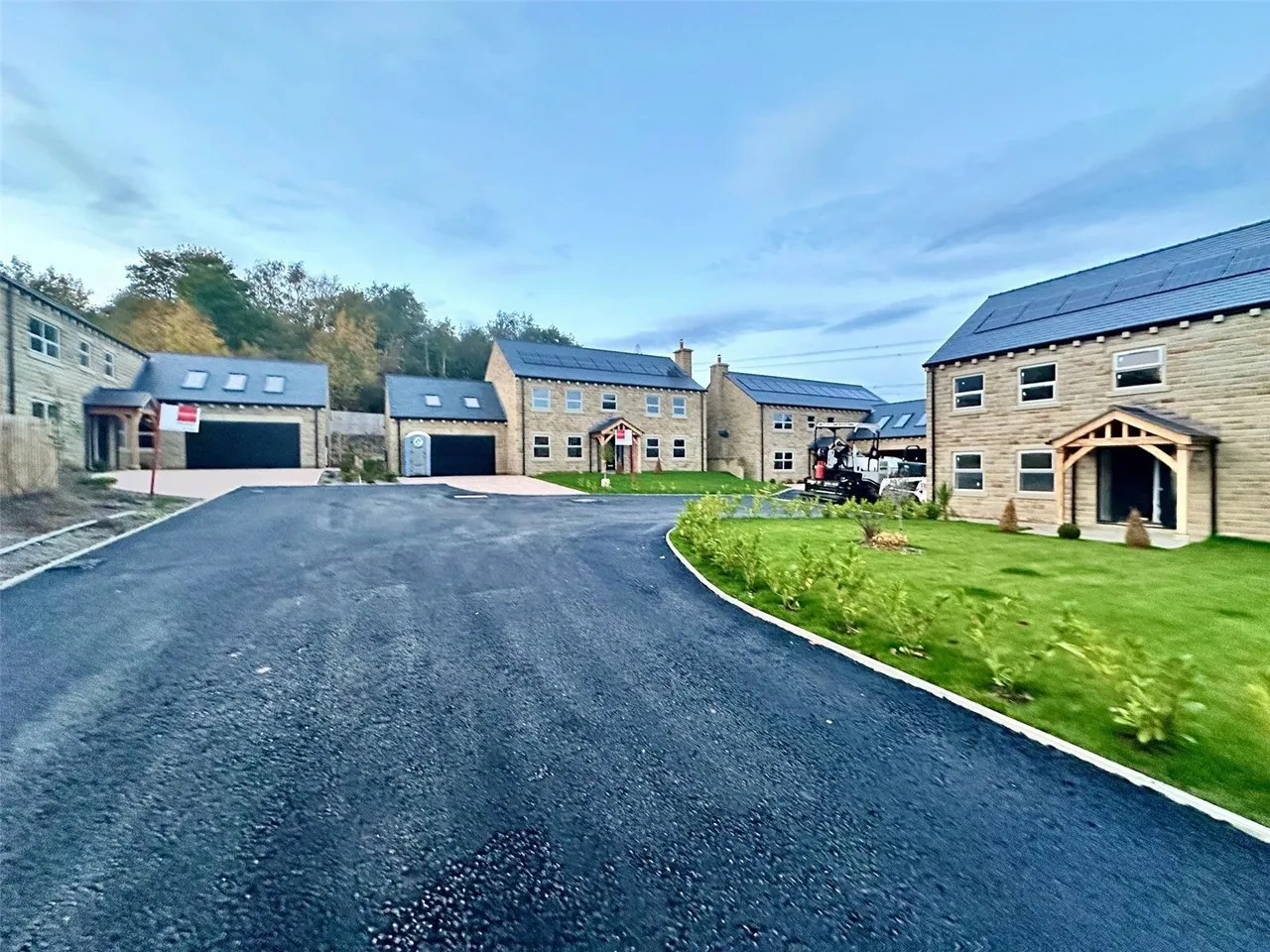 Leeds Road, Howden Clough, WF17, photo 6