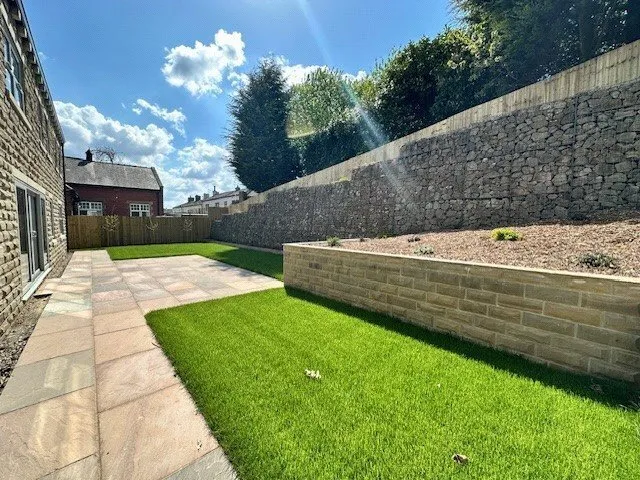 Leeds Road, Howden Clough, WF17, photo 4