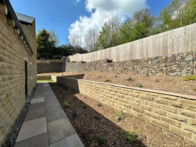 Leeds Road, Howden Clough, WF17, photo 11