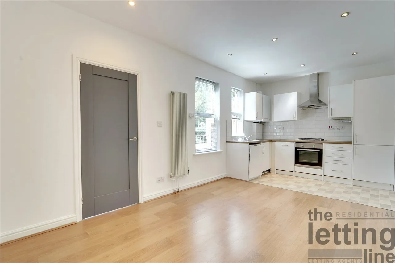 2 bed flat to rent — Lea Road, Enfield, EN2 0LE