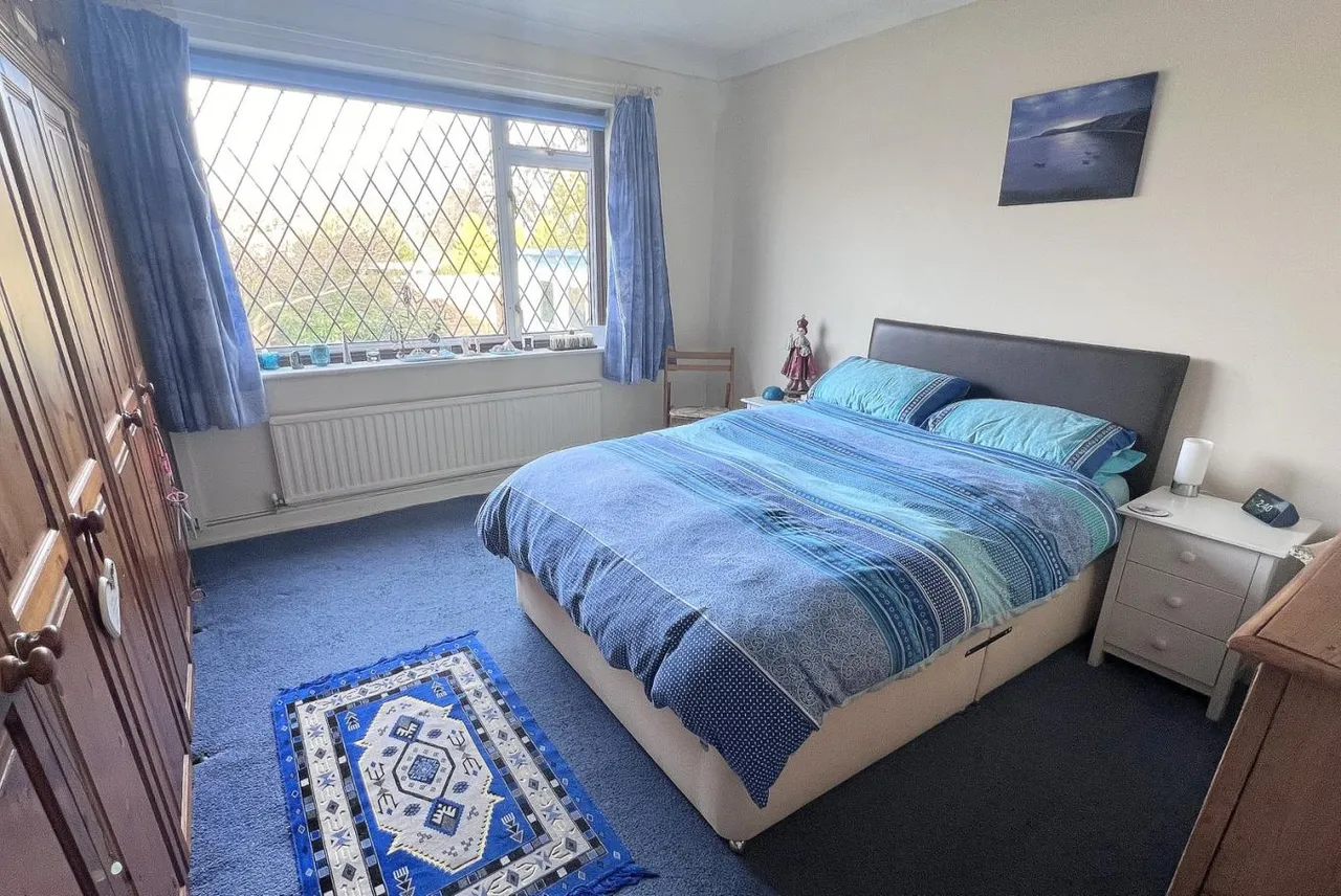 Lydlinch Close, BH22, photo 10