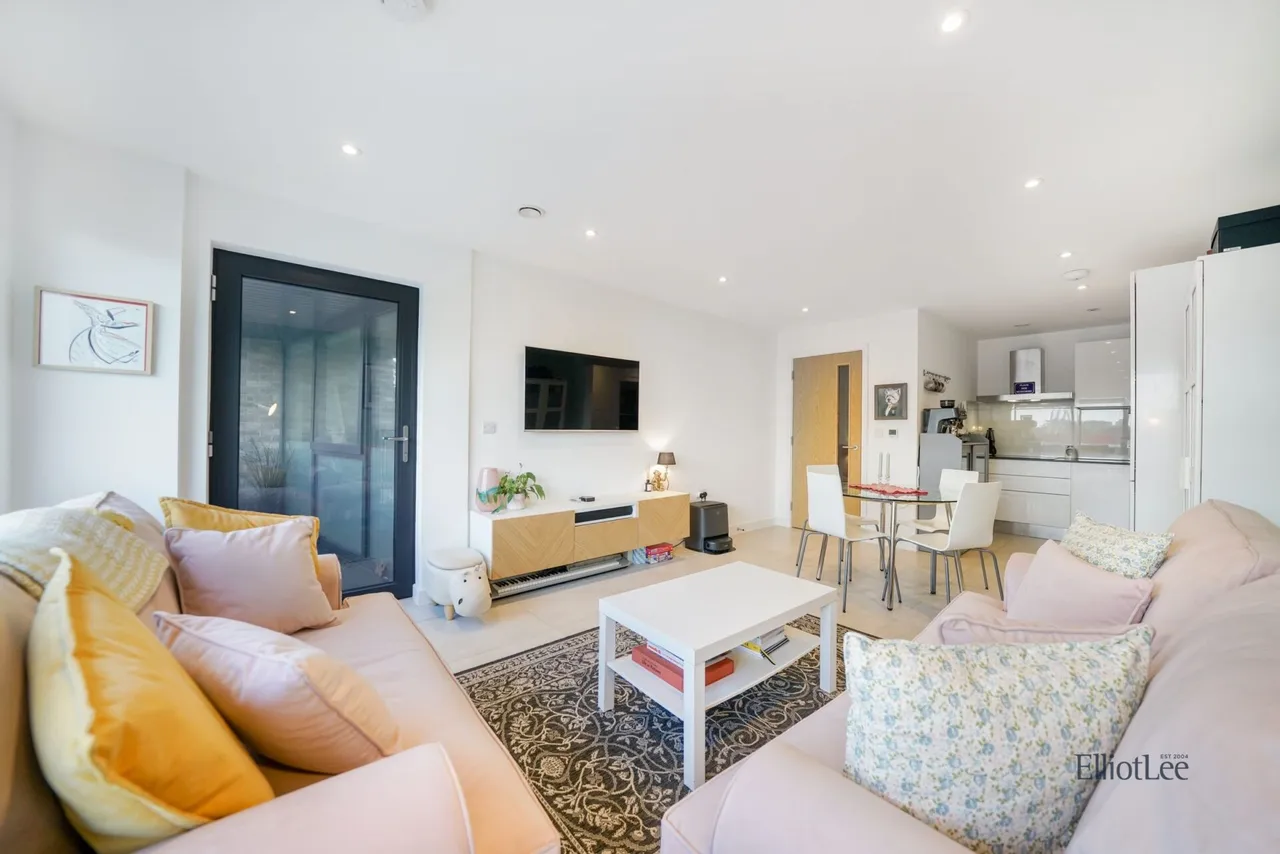 Alexandra Avenue, Emporium Court, HA2, photo 3