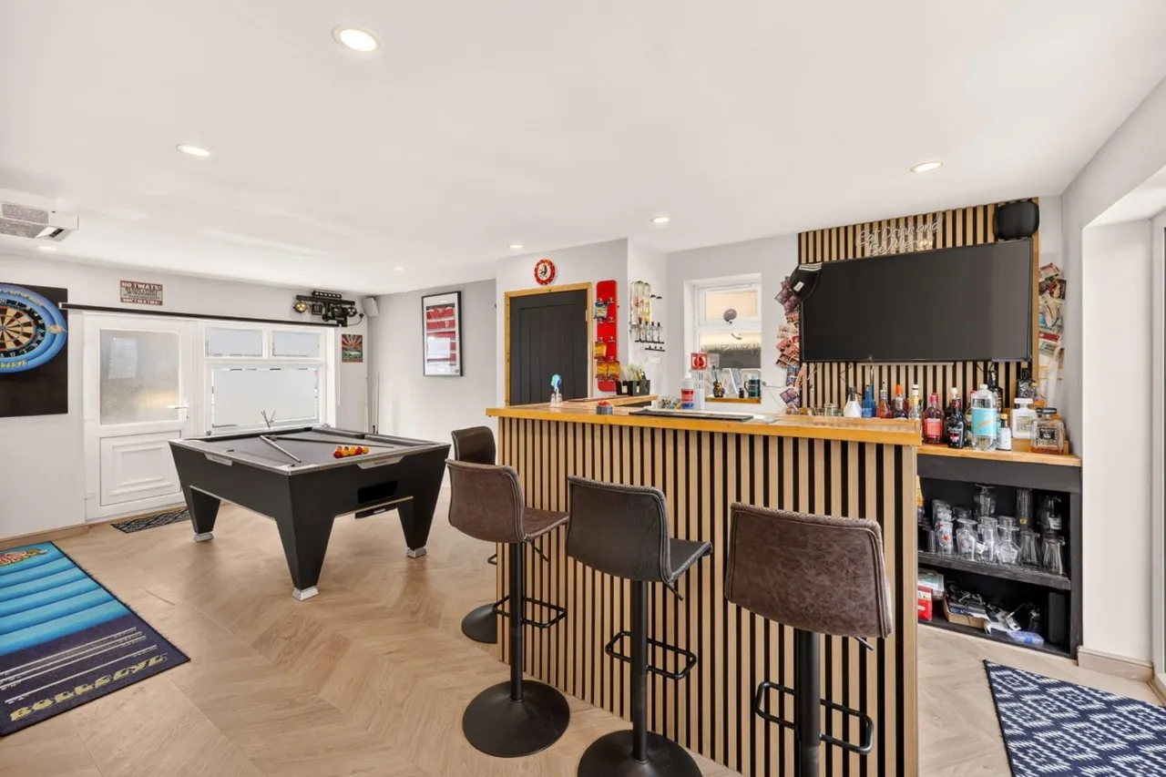4 bed house for sale — Derham Road, Bristol