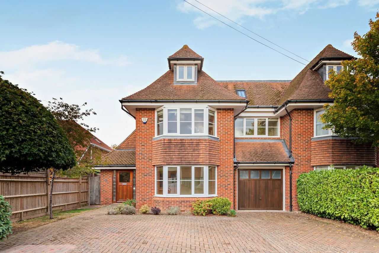 5 bed property to rent, Ethorpe Close, Gerrards Cross, SL9