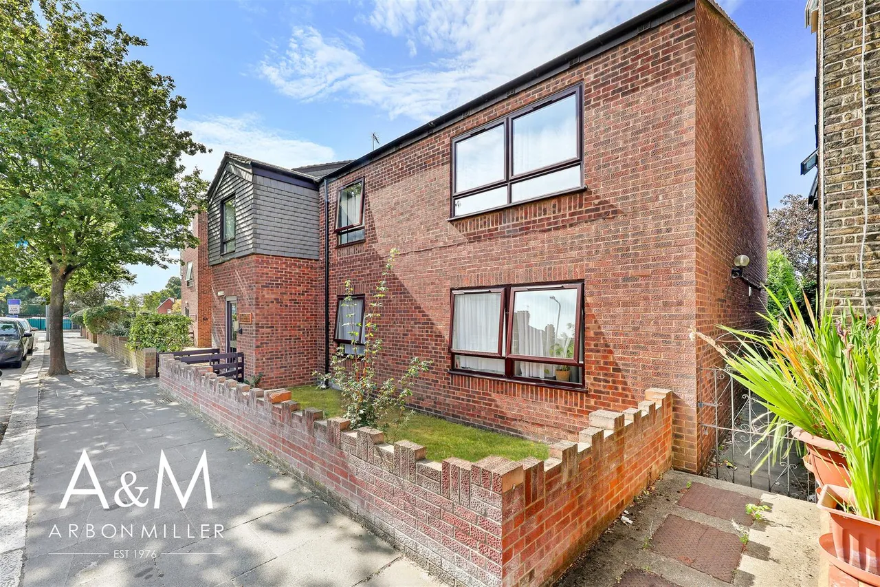 Youngs Road, Newbury Park, Essex, Ilford, IG27LF, photo 17