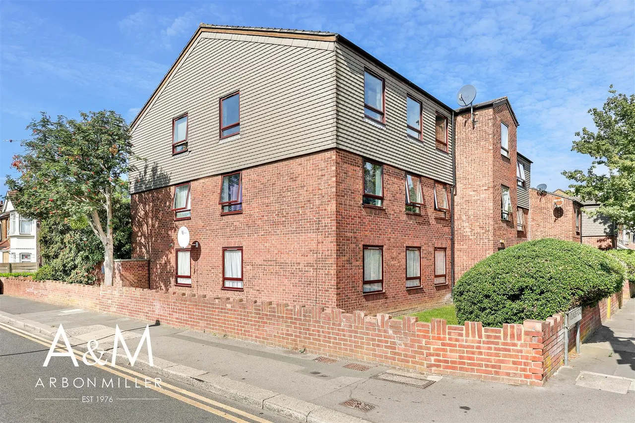 Youngs Road, Newbury Park, Essex, Ilford, IG27LF, photo 14