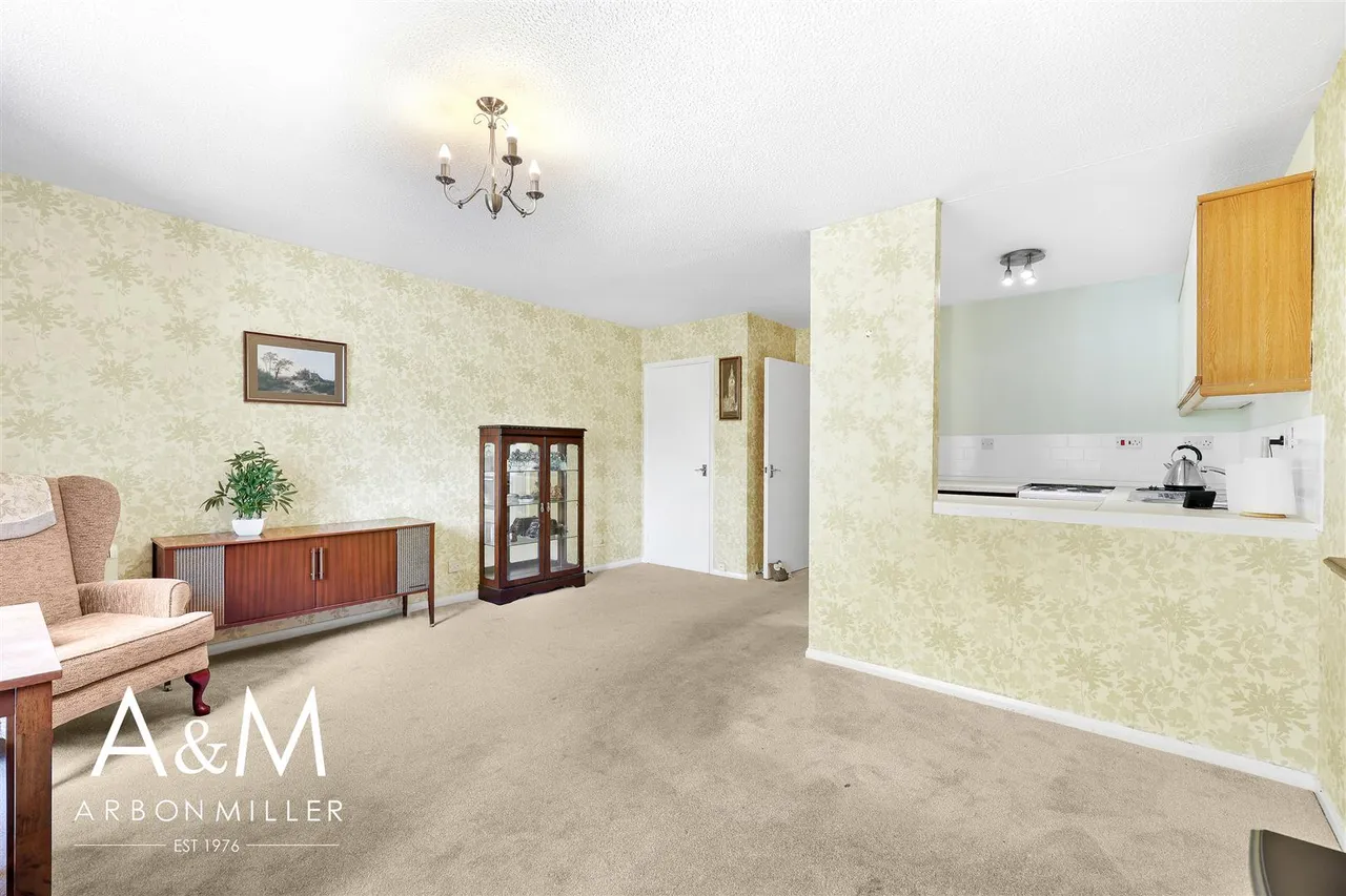 Youngs Road, Newbury Park, Essex, Ilford, IG27LF, photo 4